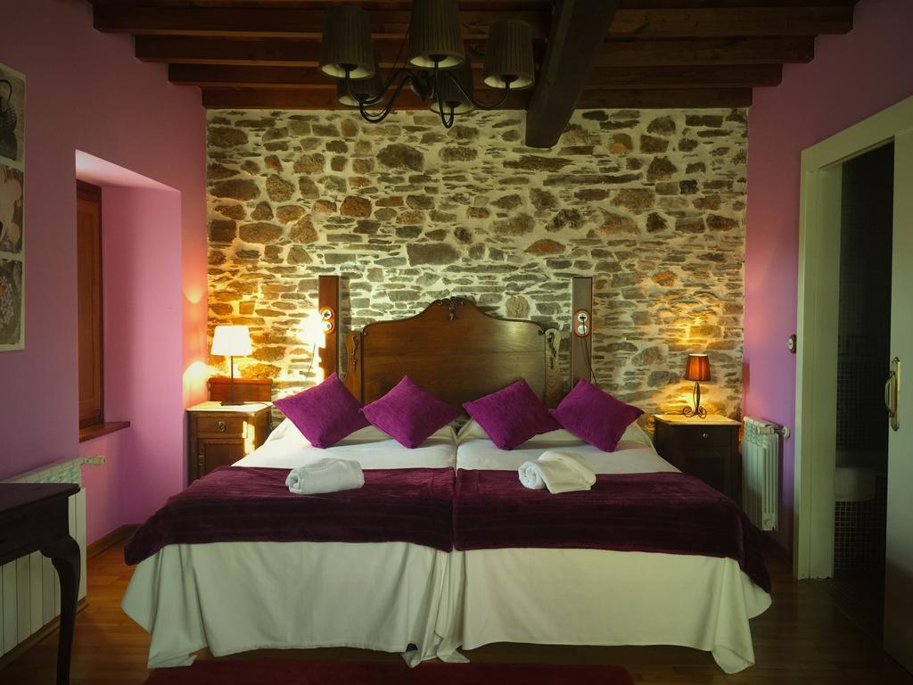 Os Tres Teixos Guest House San Acisclo ภายนอก รูปภาพ