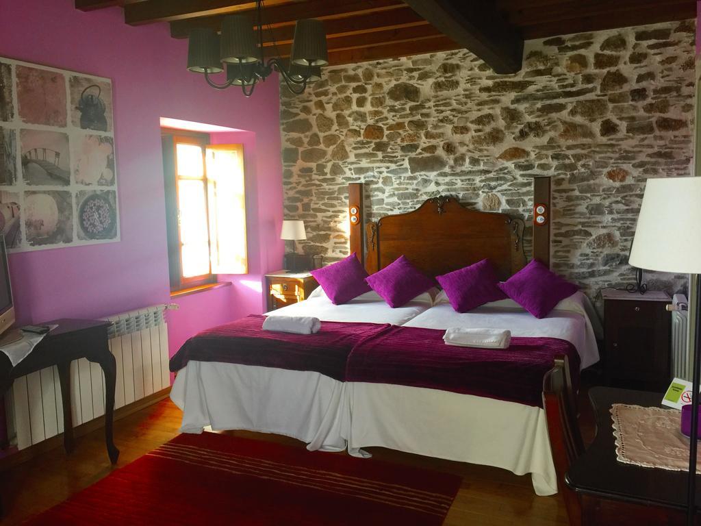 Os Tres Teixos Guest House San Acisclo ภายนอก รูปภาพ