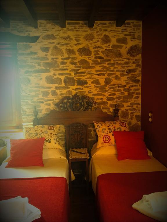 Os Tres Teixos Guest House San Acisclo ภายนอก รูปภาพ