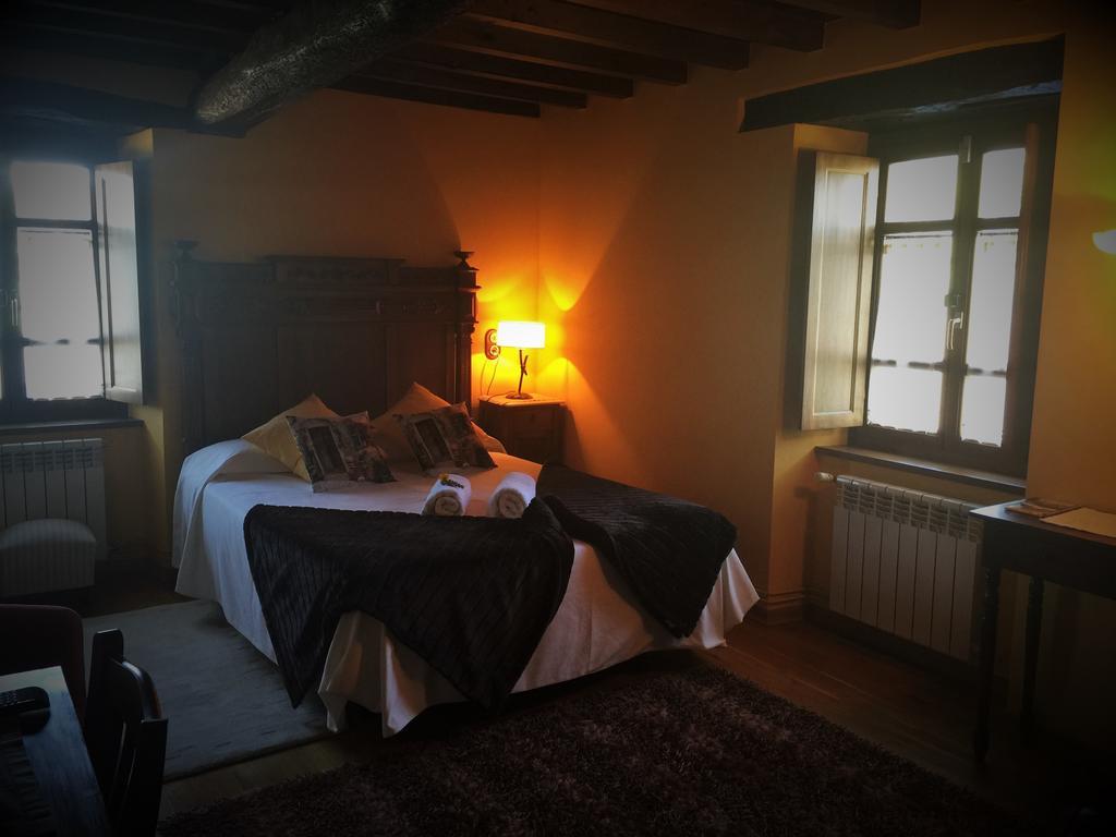 Os Tres Teixos Guest House San Acisclo ภายนอก รูปภาพ