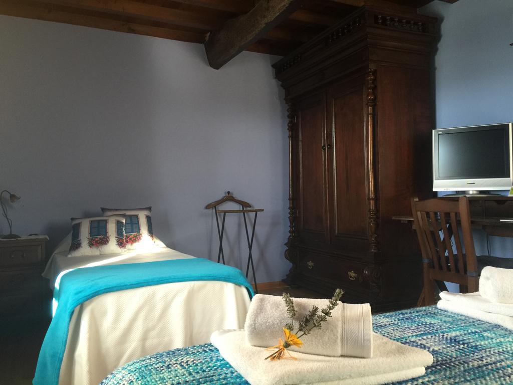 Os Tres Teixos Guest House San Acisclo ภายนอก รูปภาพ