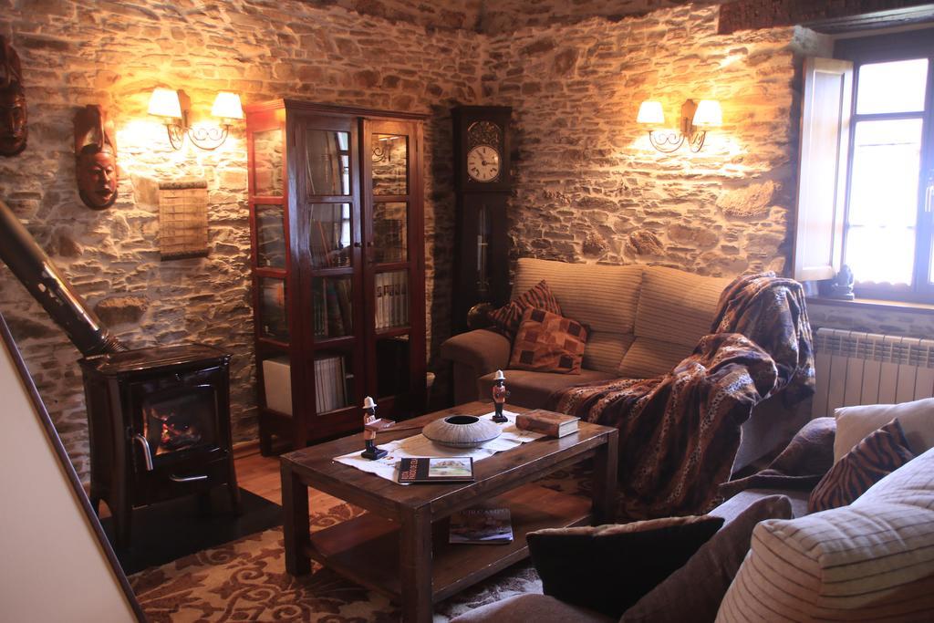 Os Tres Teixos Guest House San Acisclo ภายนอก รูปภาพ