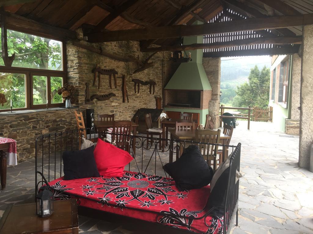 Os Tres Teixos Guest House San Acisclo ภายนอก รูปภาพ