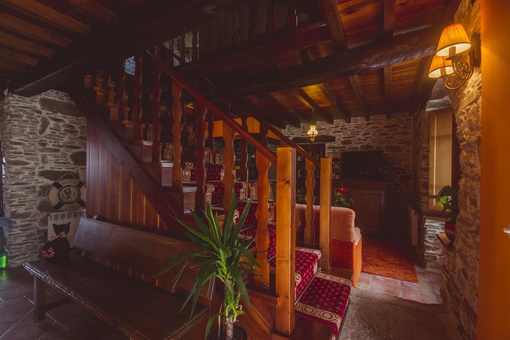 Os Tres Teixos Guest House San Acisclo ภายนอก รูปภาพ